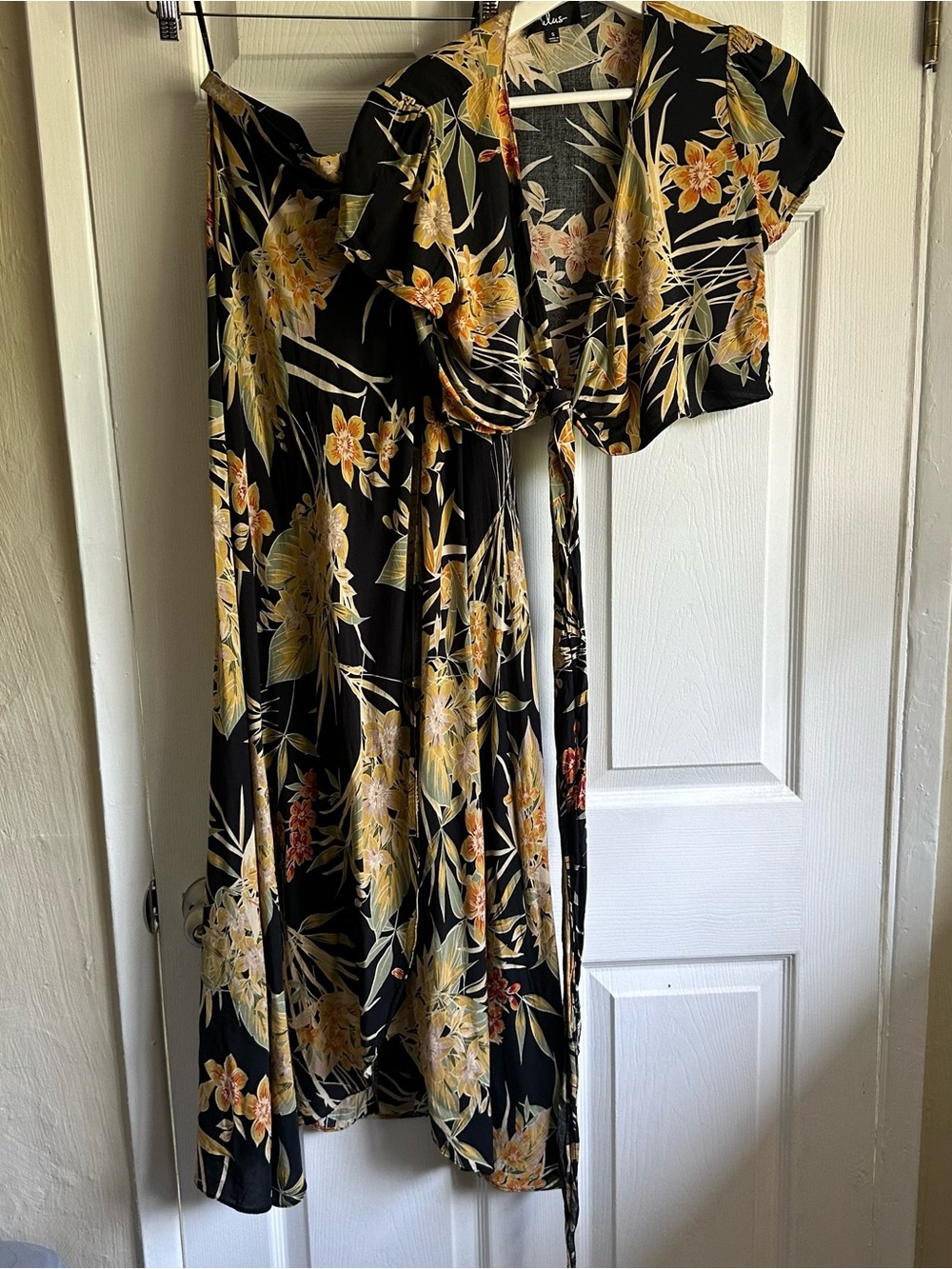 Lulus Black Floral Tie-Front Top and Skirt Two piece set with Yellow Blooms